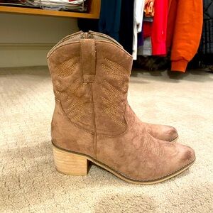 New and only worn once Alter’d State Remy mini western boots size 9